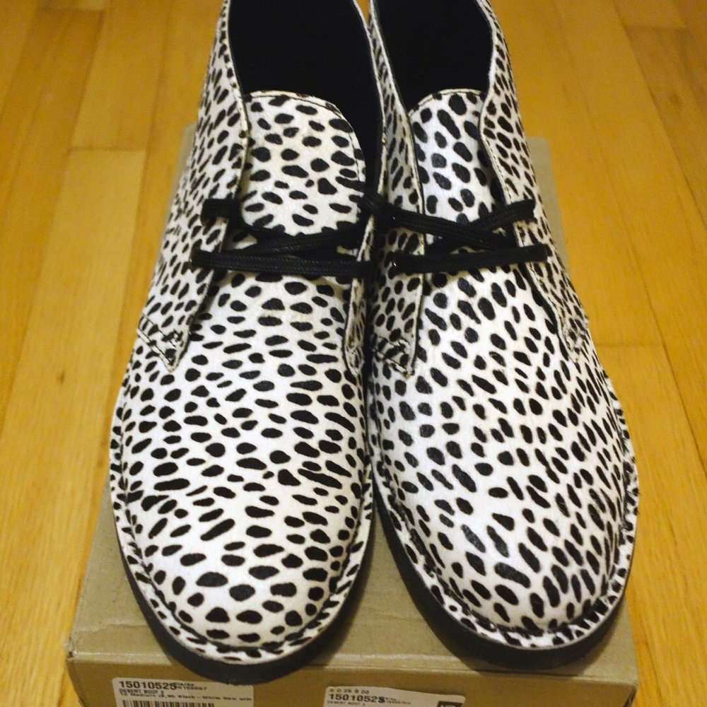 Clarks Ladies Desert Boot 2 Black/White Calf hair size 9-10 new!
